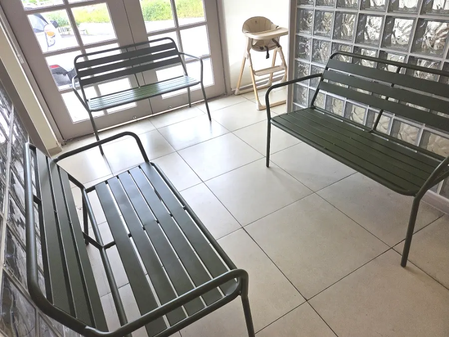 Waiting area with chairs inside Eoneu Dal
