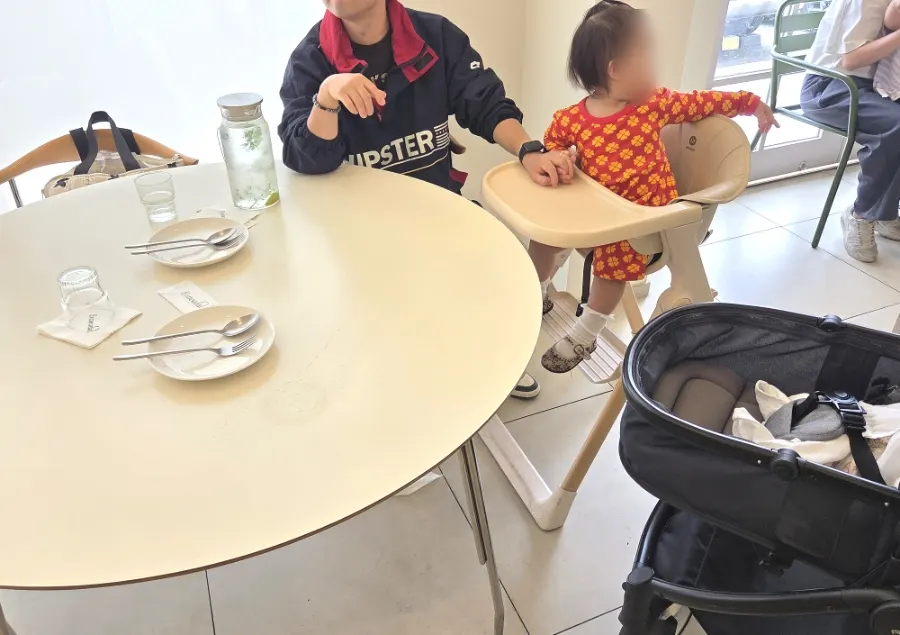 Seating at Eoneu Dal with a baby
