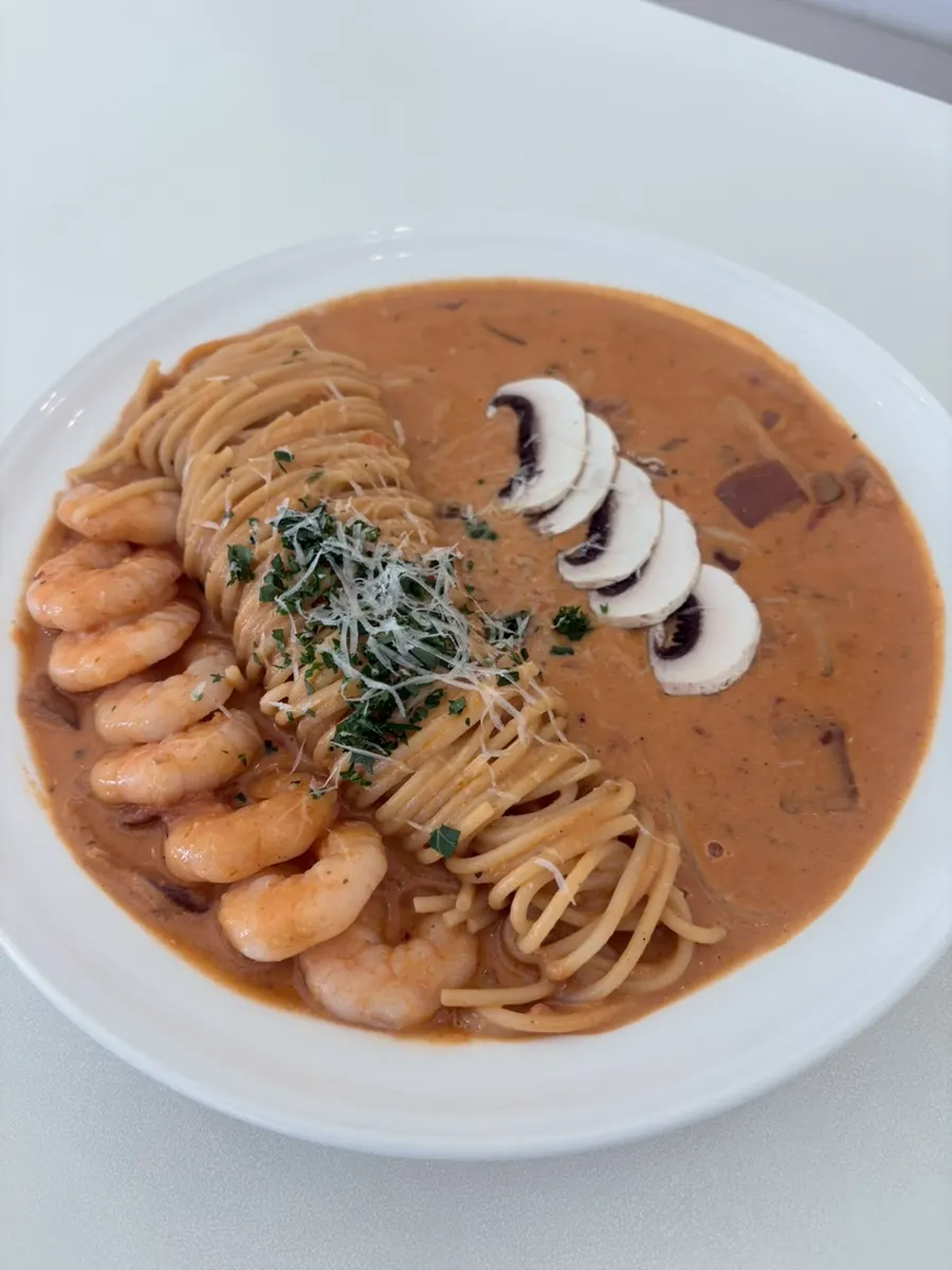 로제소스에 찍어 먹은 식전빵