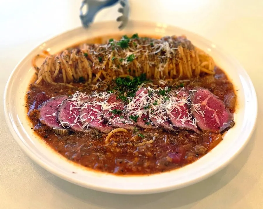 Beef tomato pasta at Eoneu Dal
