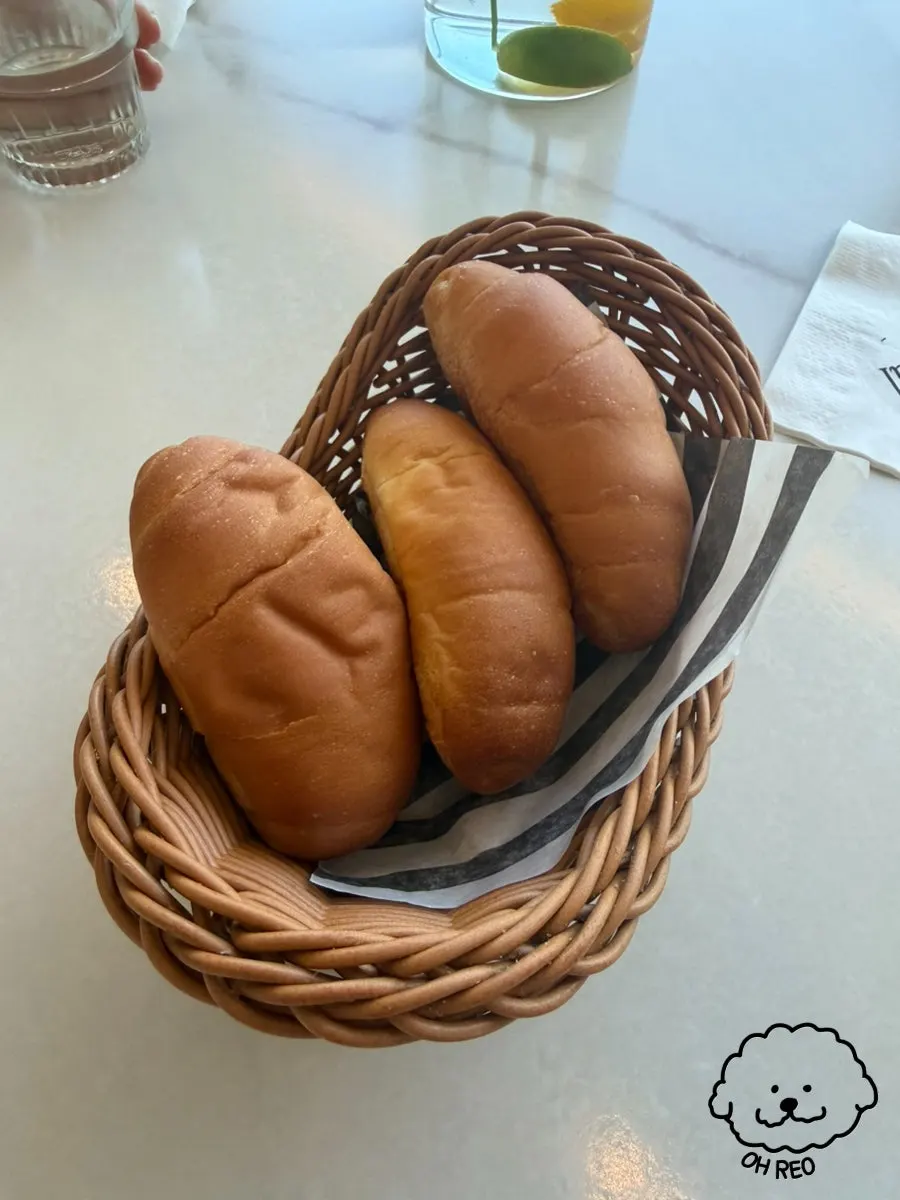 Pre-meal bread at Eoneu Dal