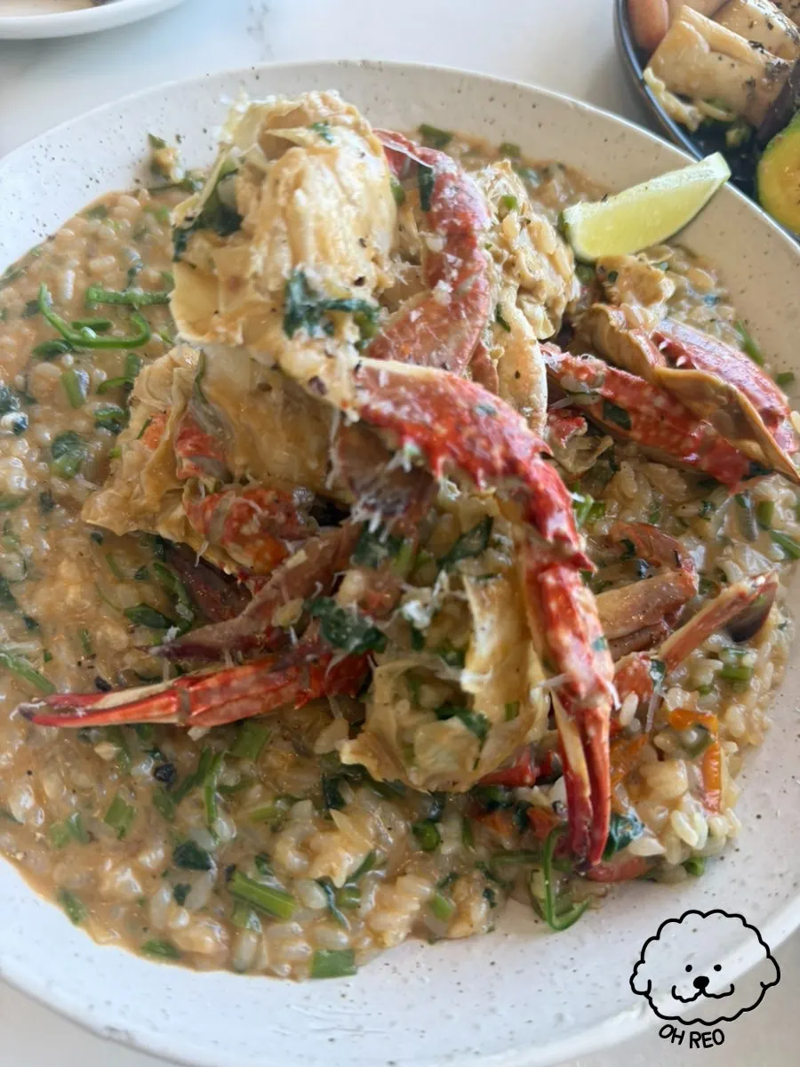 Table with blue crab risotto and pasta