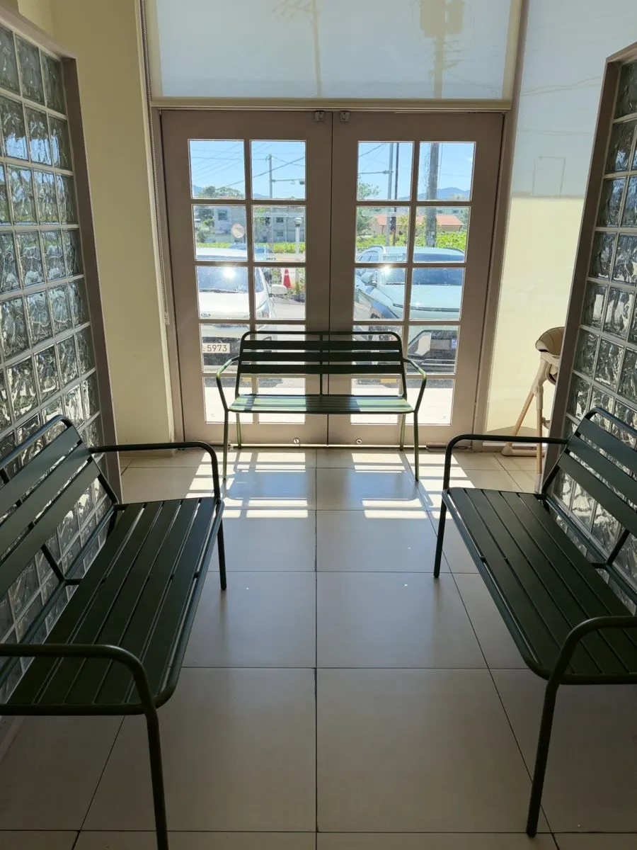 Waiting area at Eoneu Dal