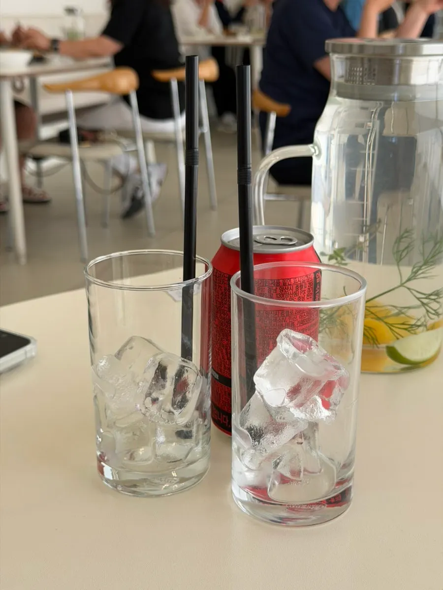 Zero Cola served in an ice-filled cup