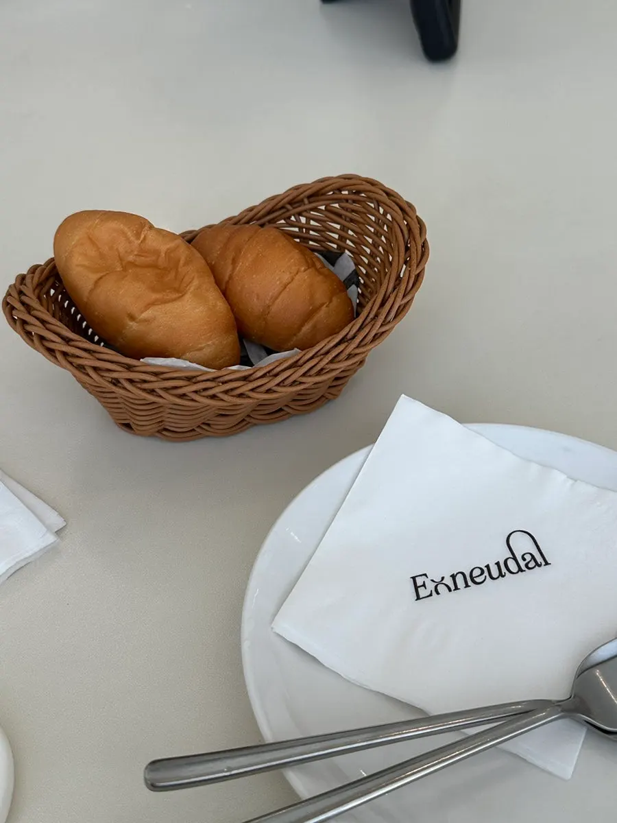 Warm salt bread served as pre-meal bread