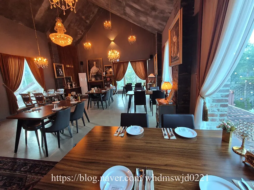 Upscale From Italy restaurant