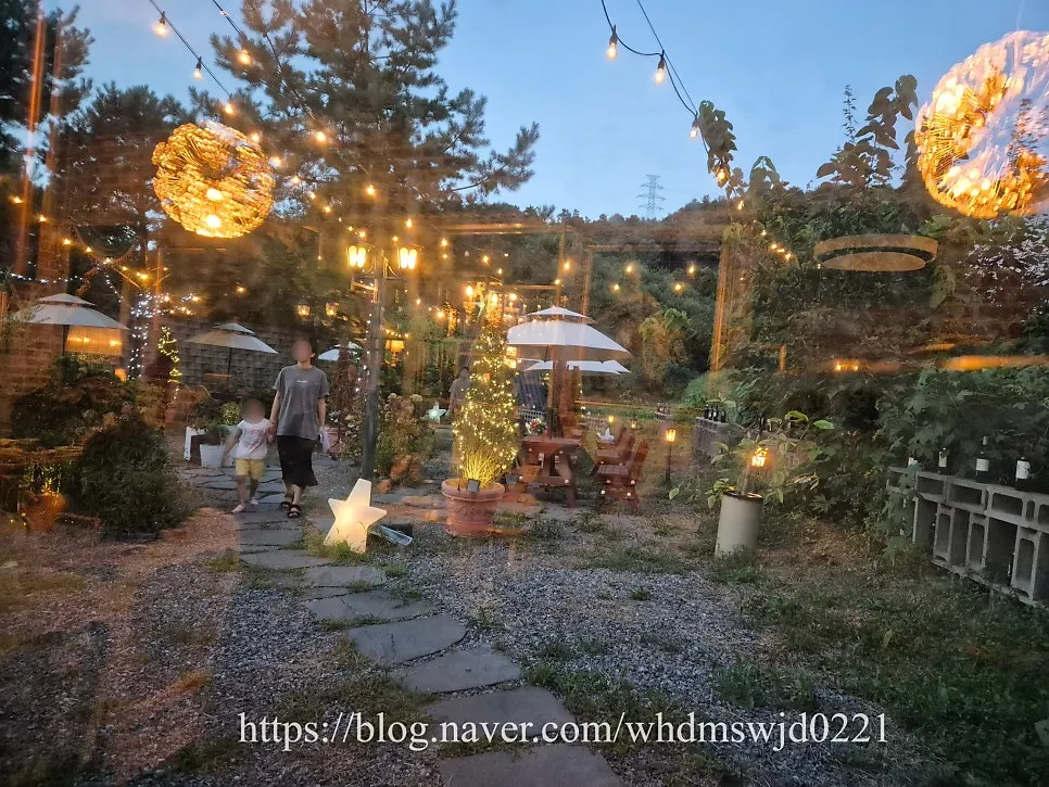 Interior atmosphere at From Italy