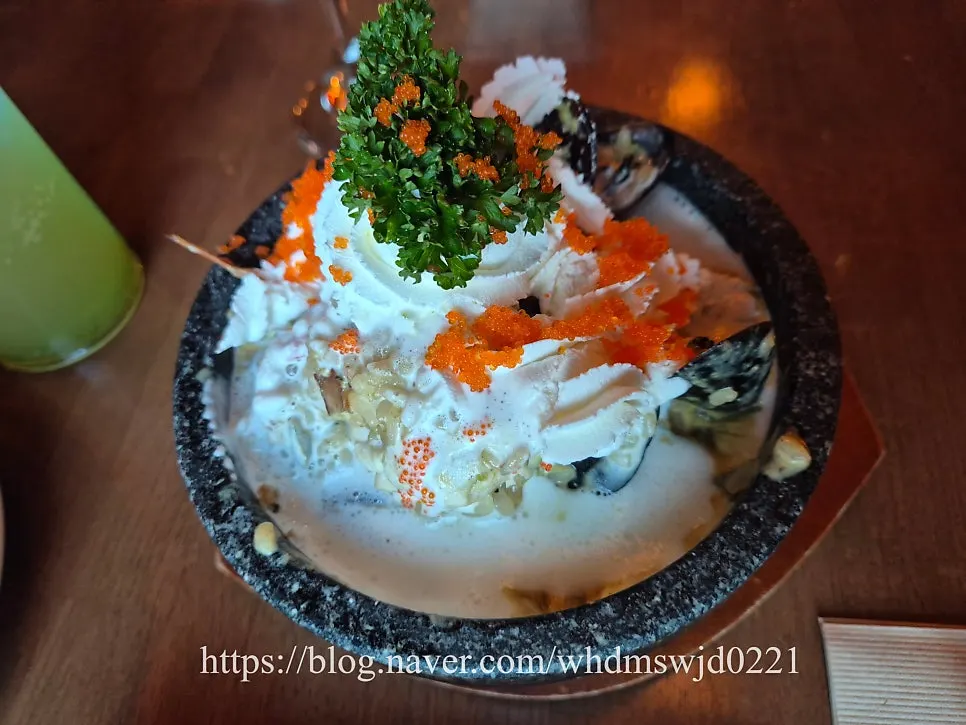 Seafood stone-pot latte pasta