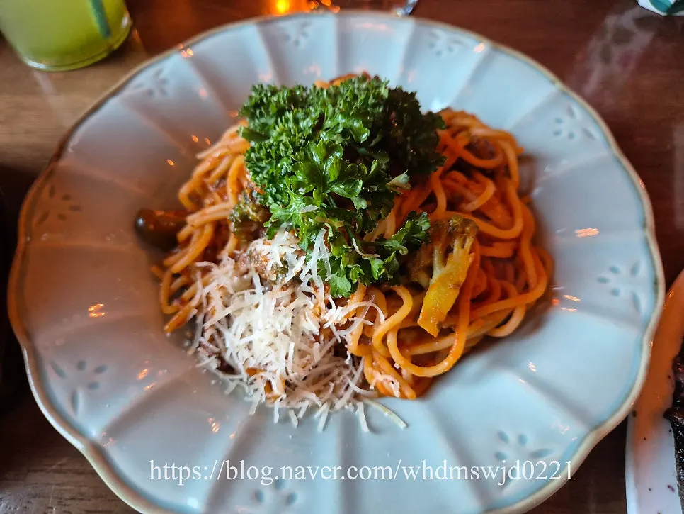 Non-spicy Manzo tomato pasta