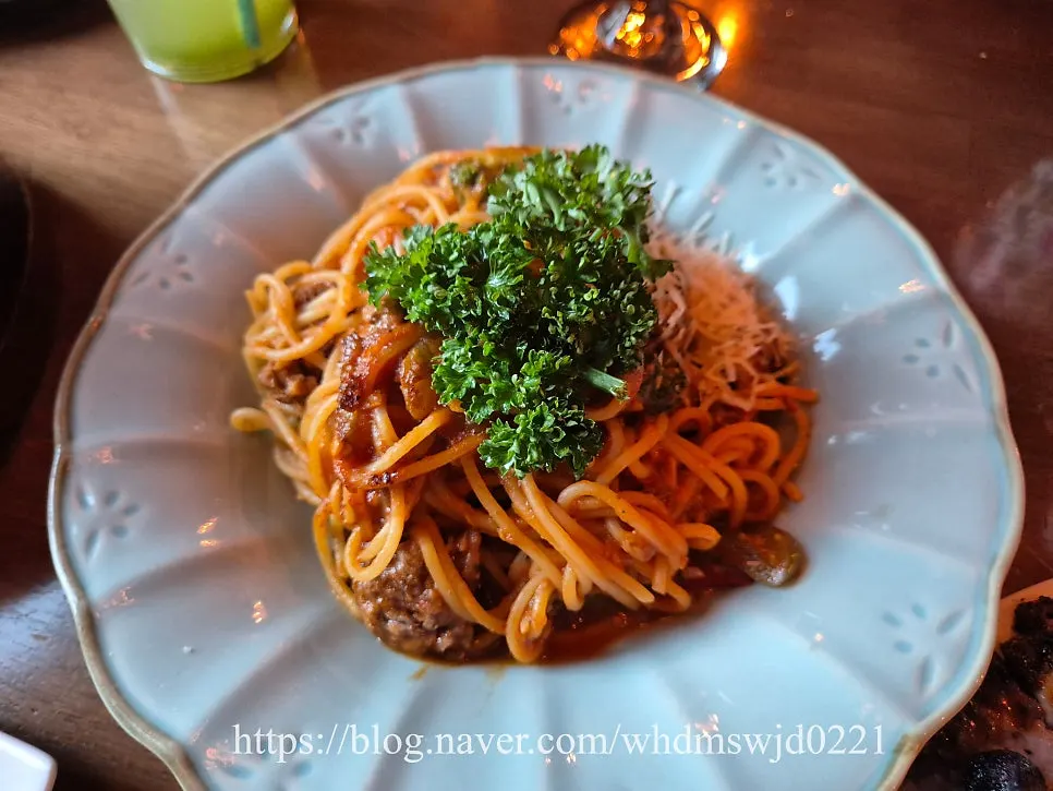 Tomato pasta with meat