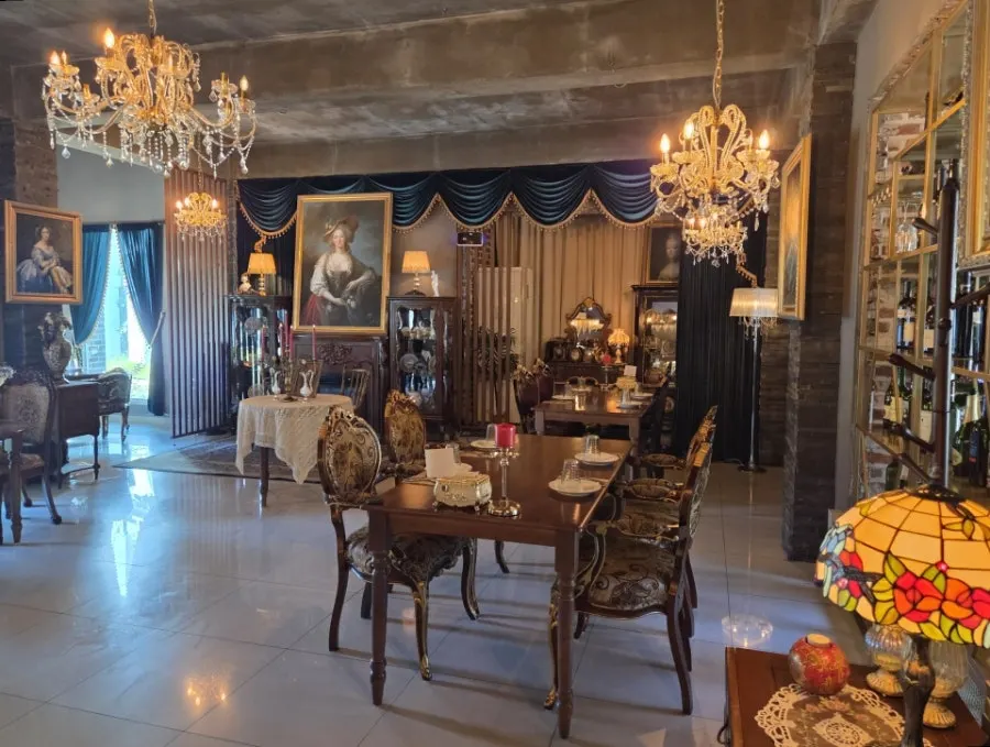 Antique-style interior of From Italy