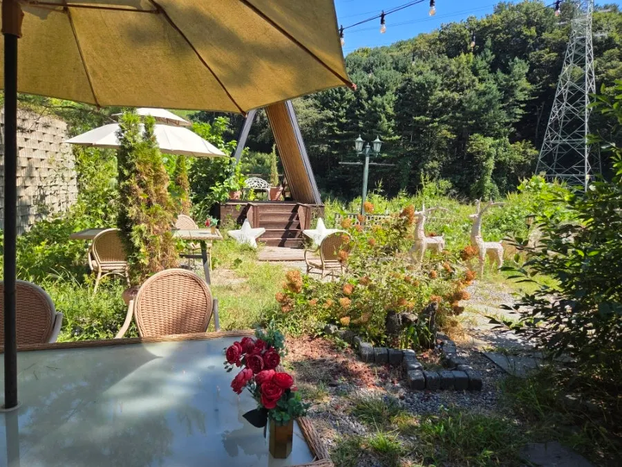 Outdoor terrace seating at From Italy