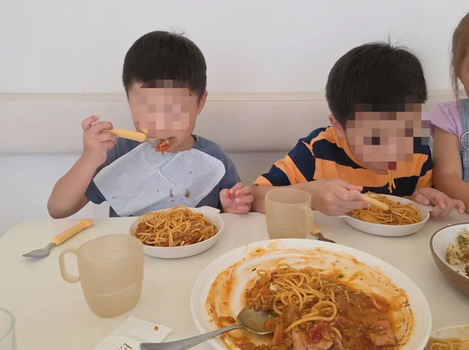 포천 갈릭 쉬림프 파스타 미나리 조합, 어느달
