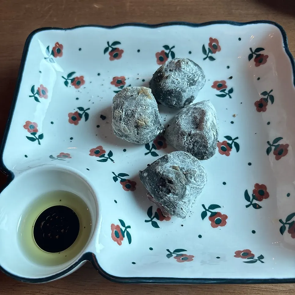Pre-meal bread with balsamic and olive oil at From Italy