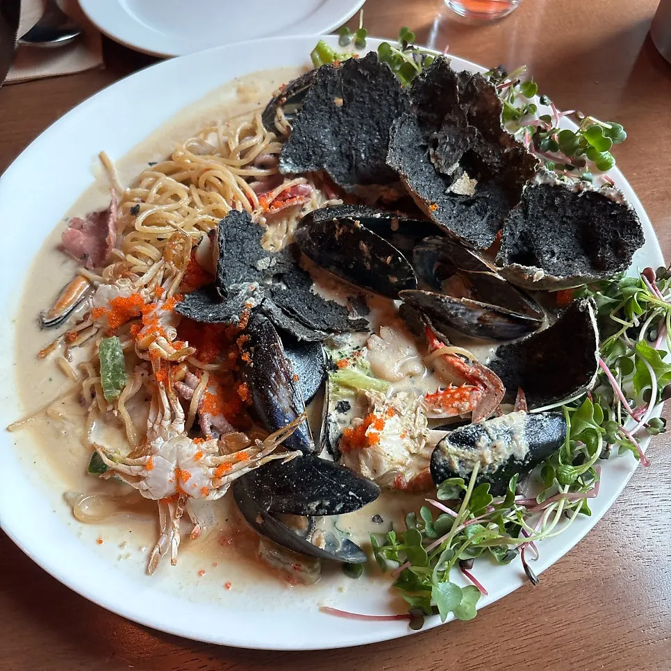 Gonggalppang broken up and mixed with cream in the gebawi pasta