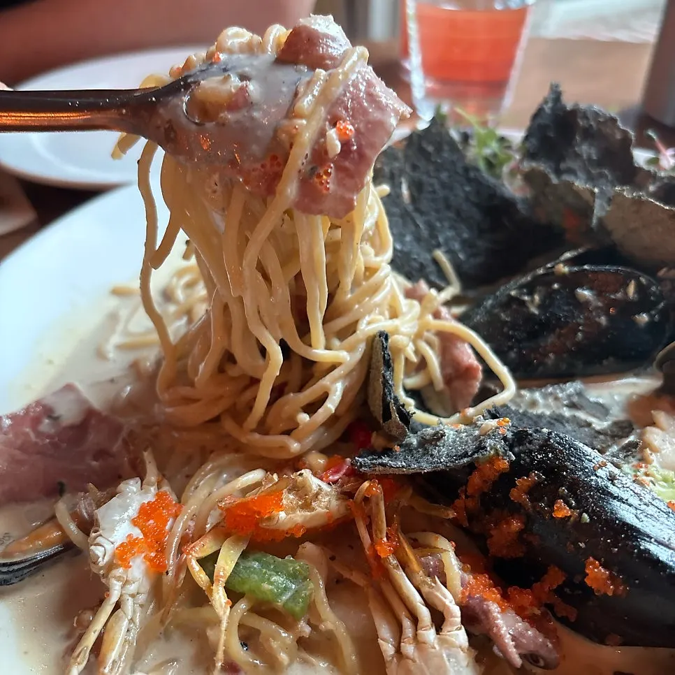 Noodles in the gebawi pasta's spicy cream sauce