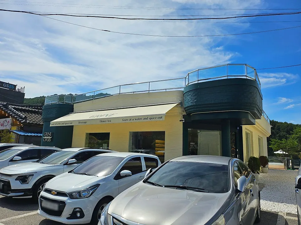 Exterior of Geurine Oasis main building and annex