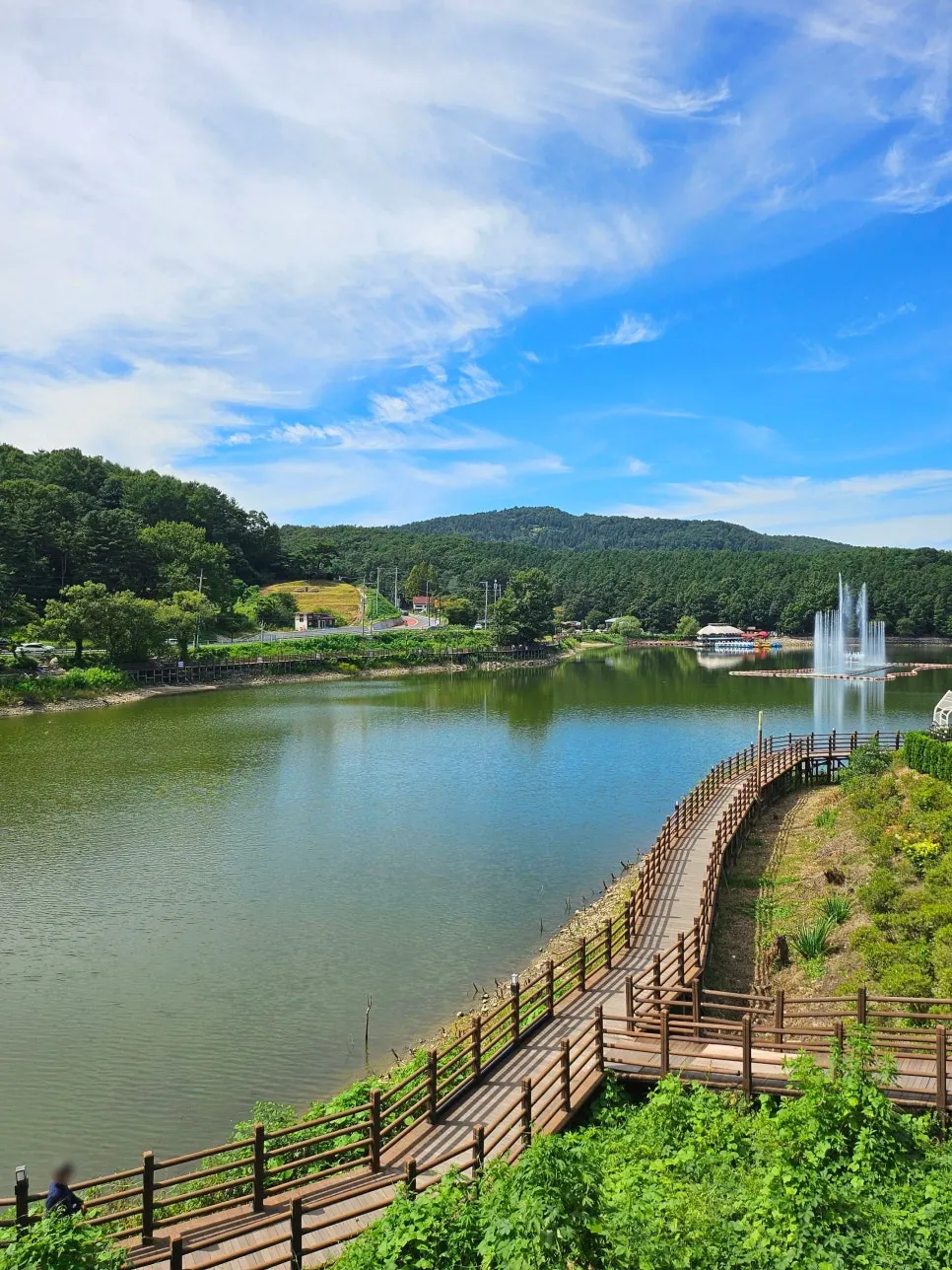 Autumn view of Gomo Reservoir from the outdoor area