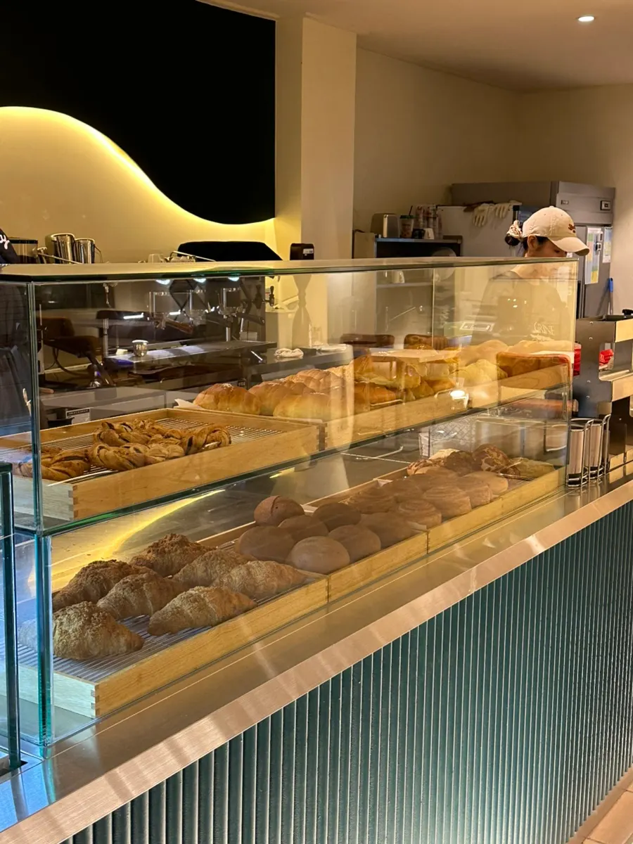 Bakery and drink ordering counter