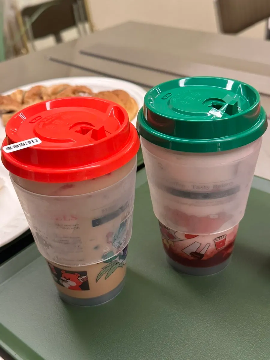 Café drinks set on the table