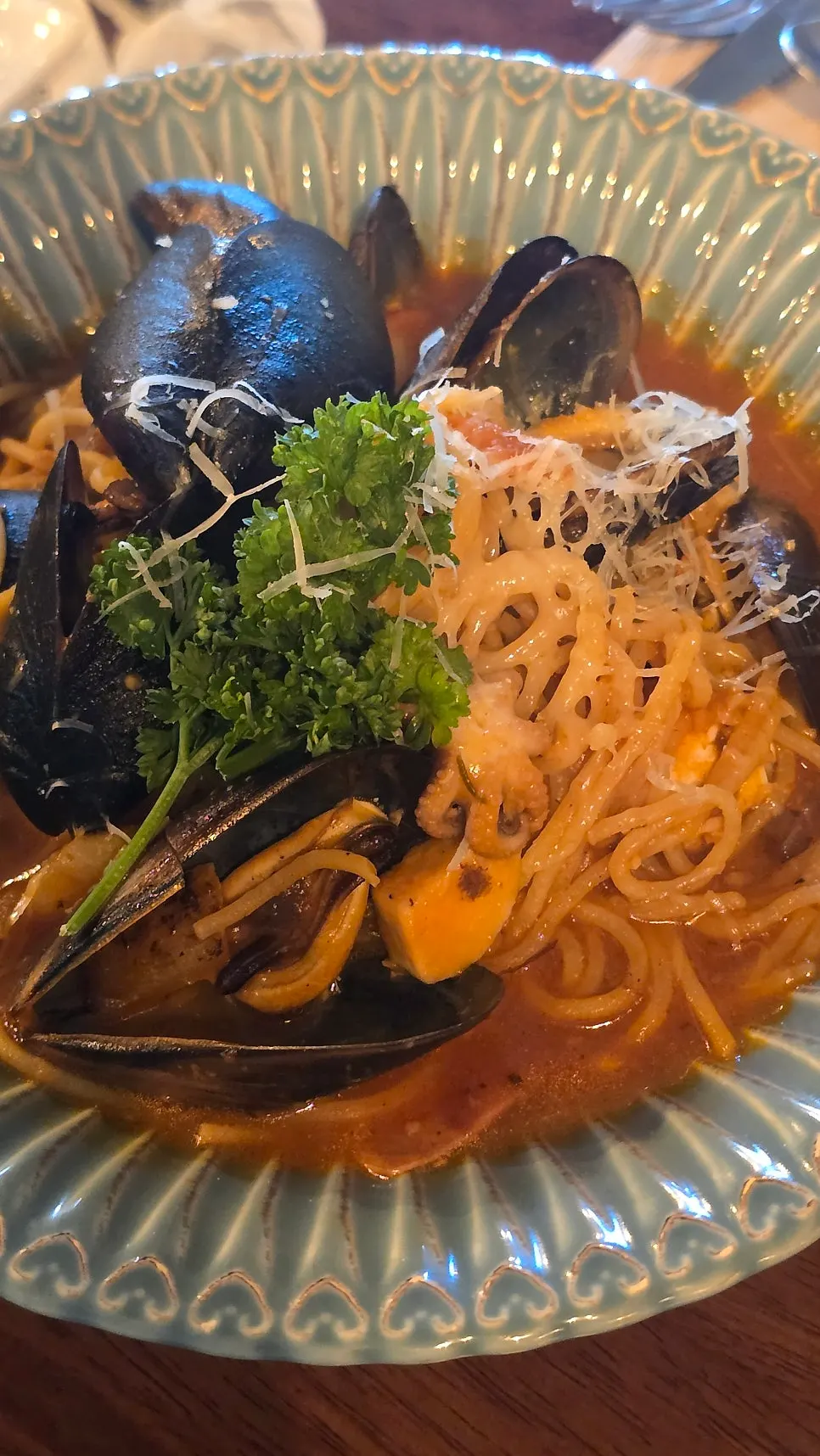 A portion of Gebawi pasta served on a plate