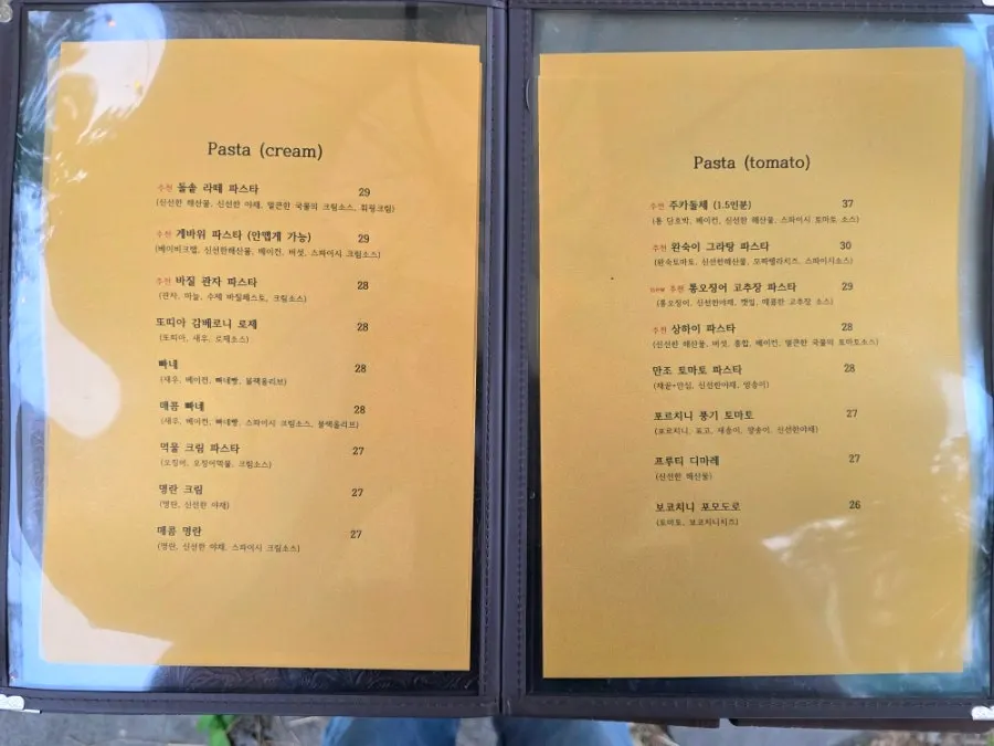 촛불을 켜준 테이블 세팅