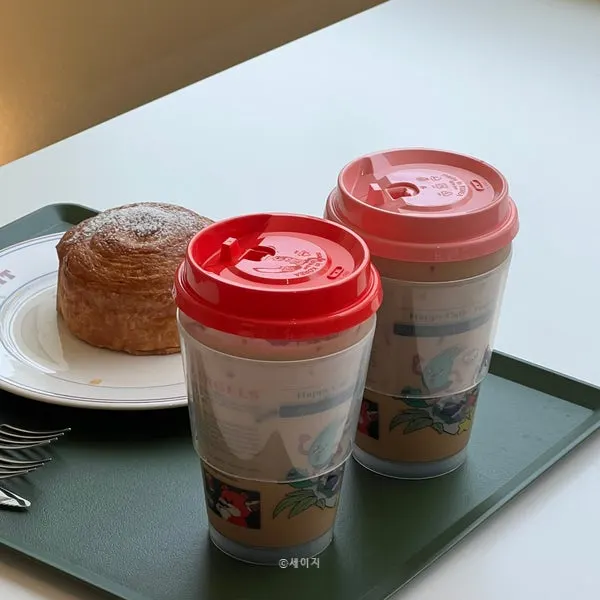 Caffe latte served in a reusable cup