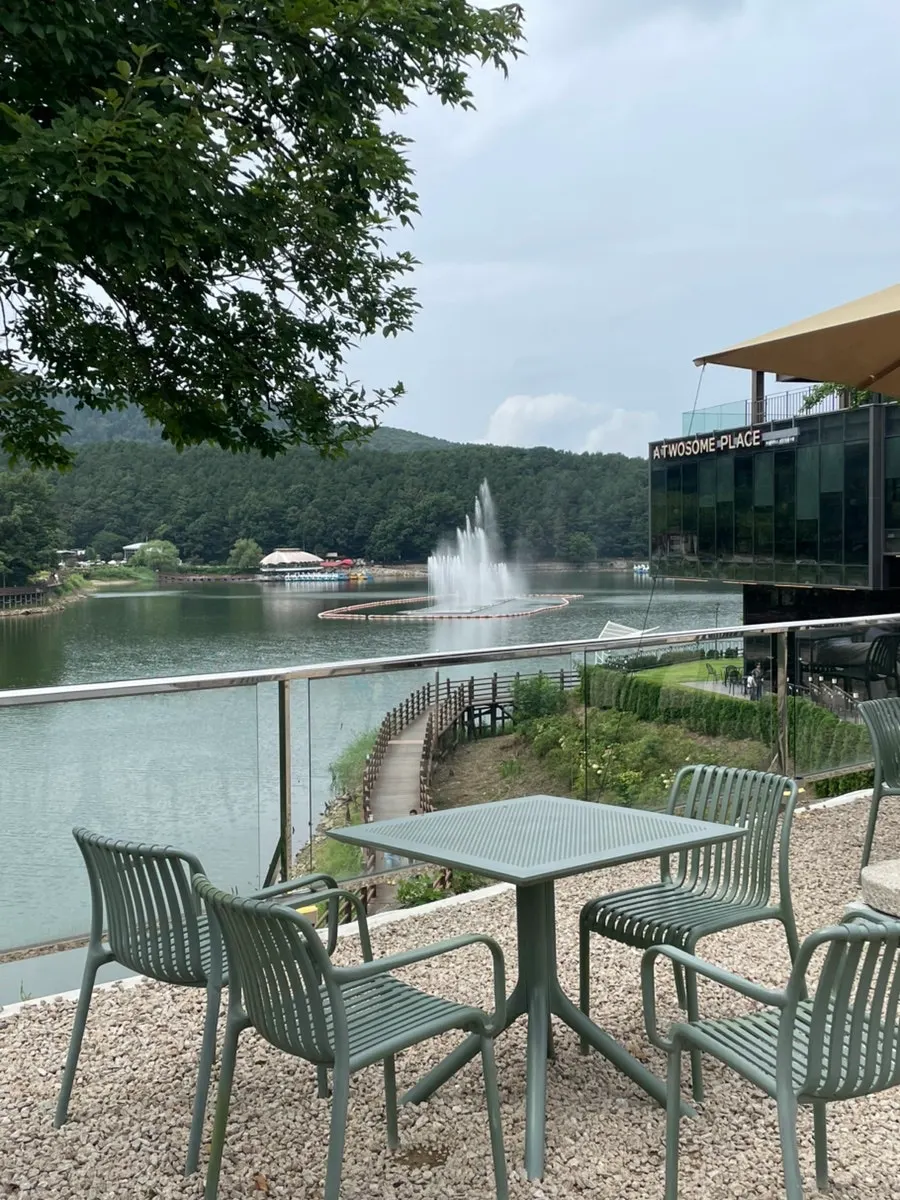 Geurine Oasis outdoor terrace area
