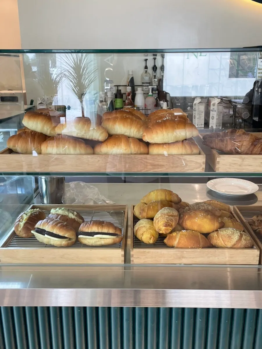 Geurine Oasis bakery menu board