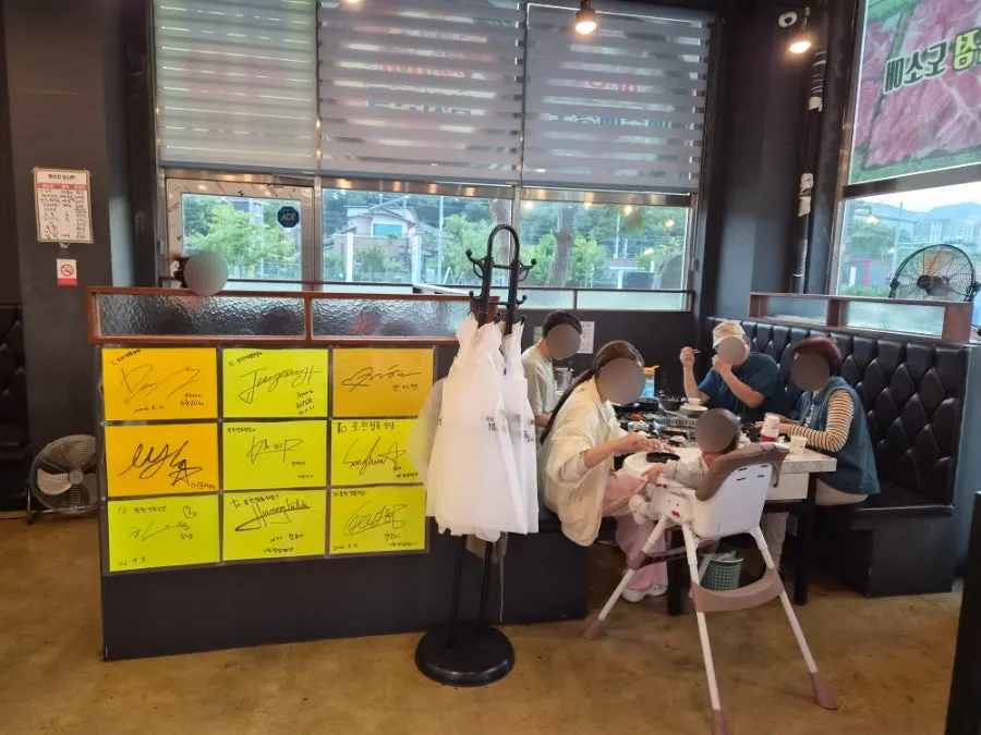 Tables divided by partitions and the dessert station