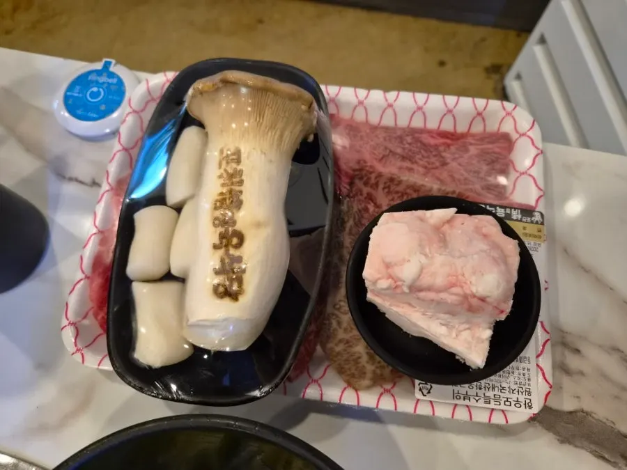 Chosen hanwoo pack with shiitake mushrooms, rice cake, and beef tallow