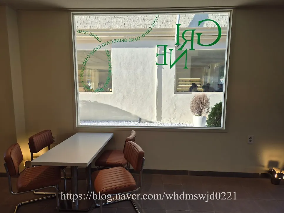 Large bakery café space in Pocheon