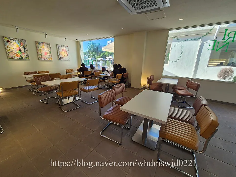 Indoor and outdoor areas at Geurine Oasis