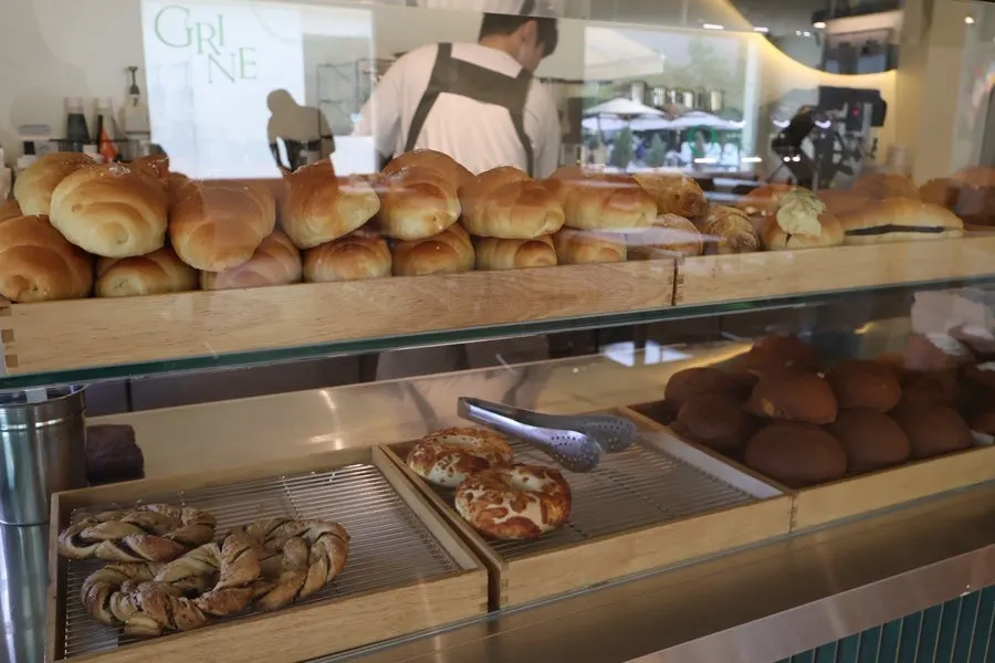 Bakery display area at Geurine Oasis
