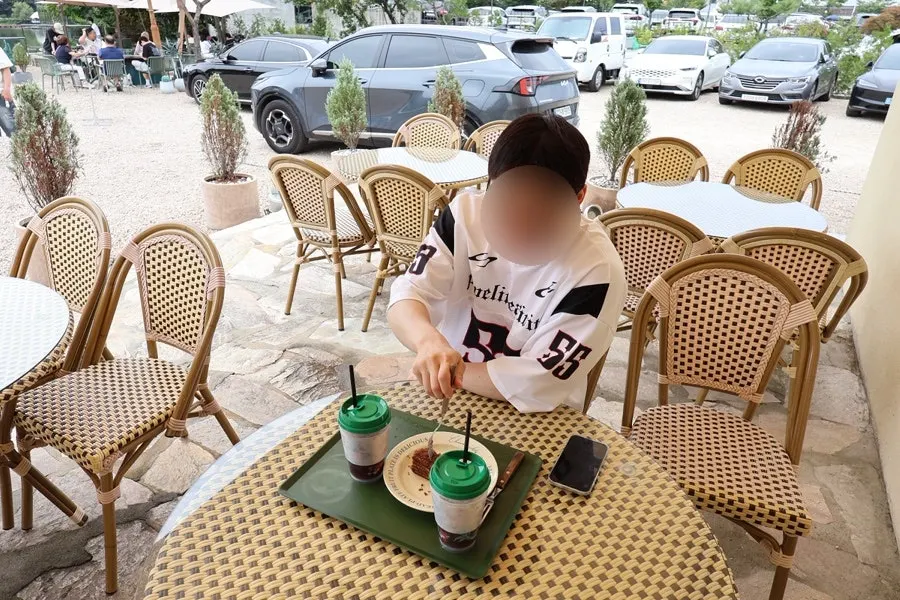 Coffee cup set against the reservoir view