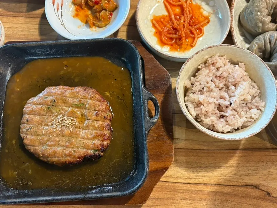 Bowl of rice and handmade charcoal-grilled tteokgalbi set