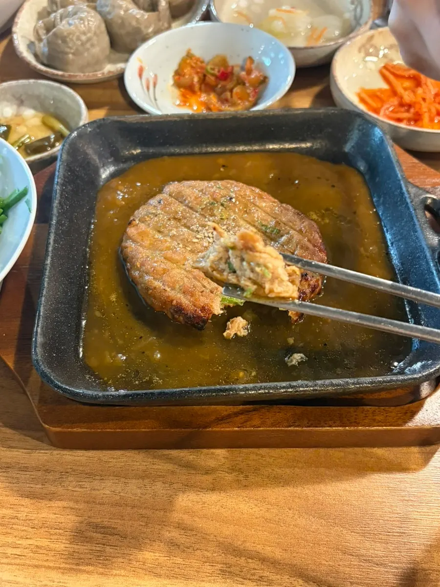Moist charcoal-grilled tteokgalbi