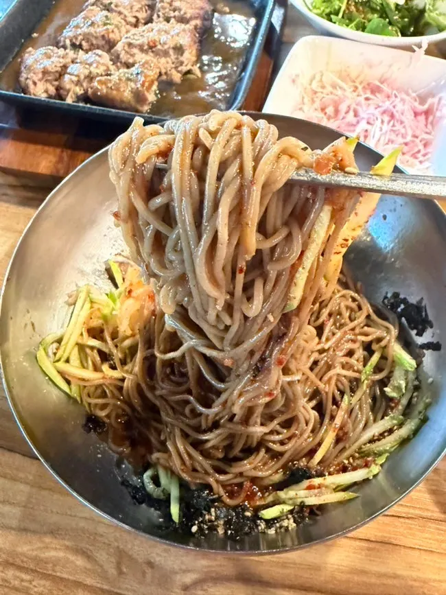 시원한 육수의 메밀 물막국수