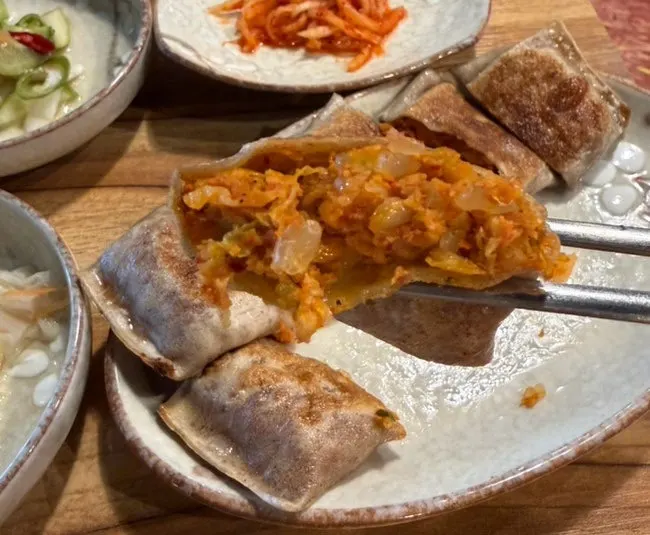 속재료가 알찬 메밀전병