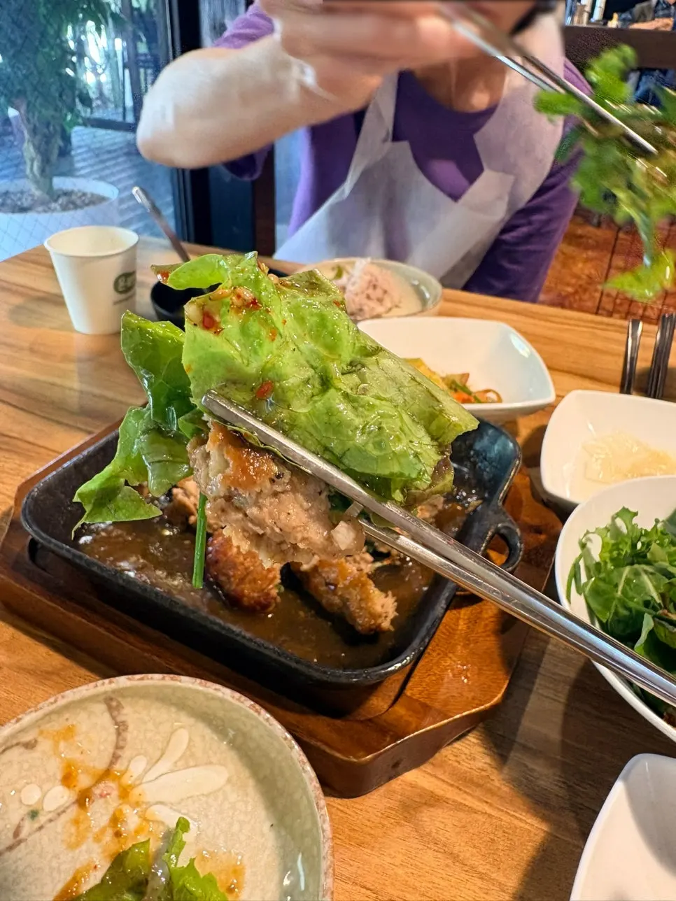 Tteokgalbi eaten with wrapping lettuce
