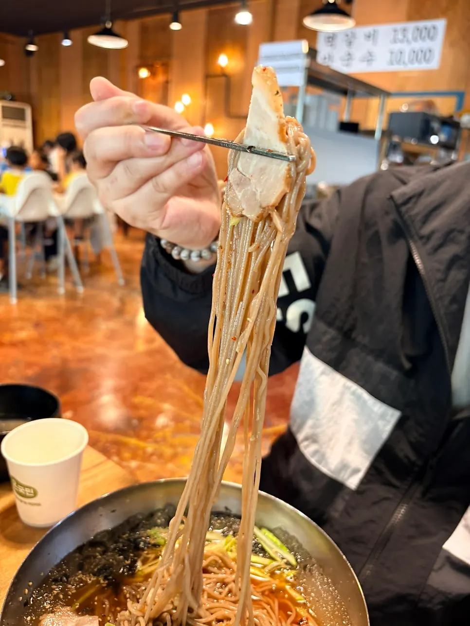 A bowl of refreshing water makguksu