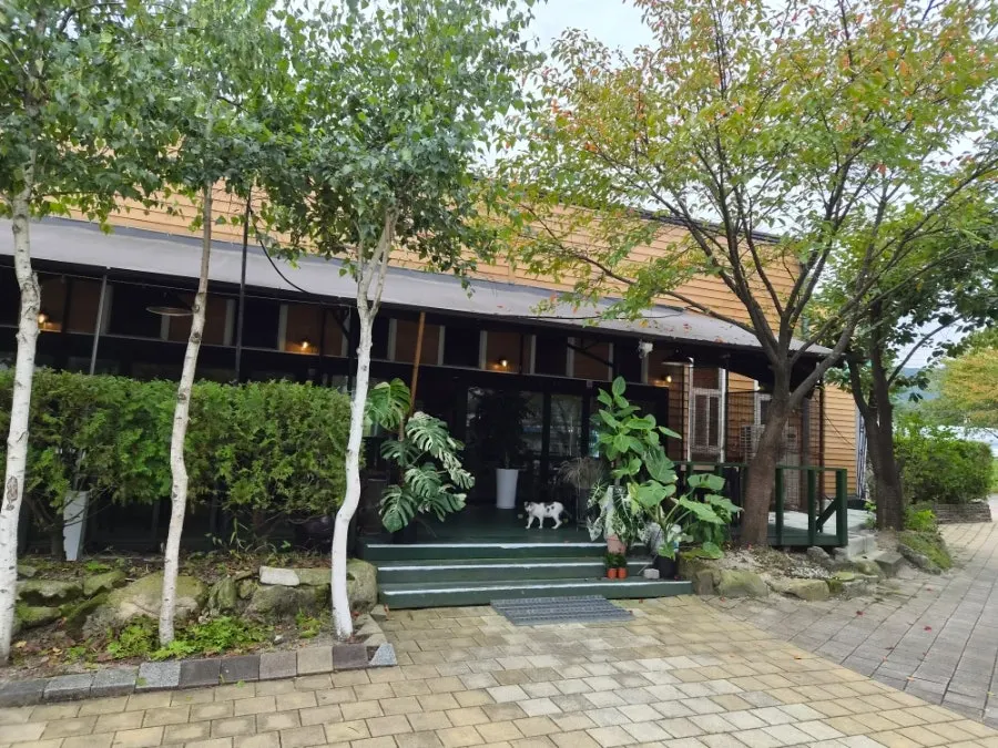 Private parking lot in front of Myeongimong