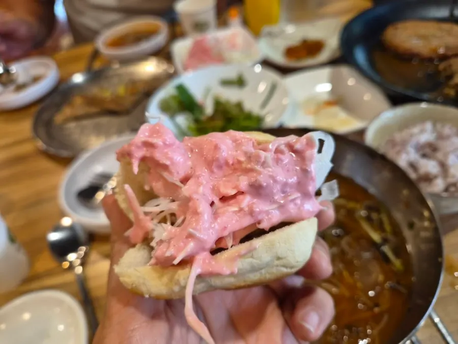 Picking up a piece of tteokgalbi
