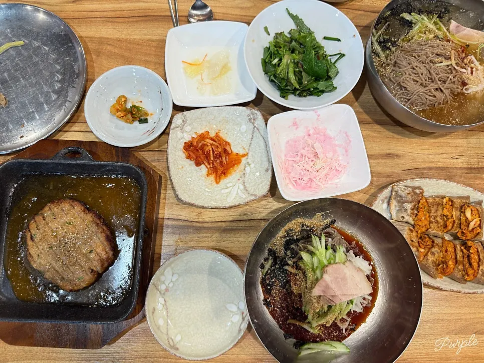 막국수와 떡갈비가 차려진 명이몽 한 상