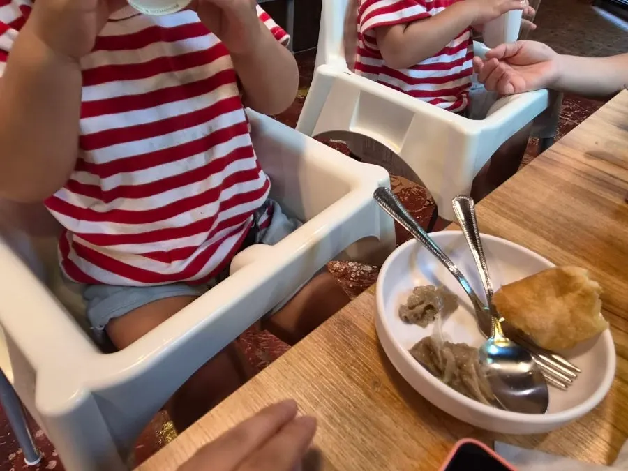 A child eating mul makguksu down to the broth