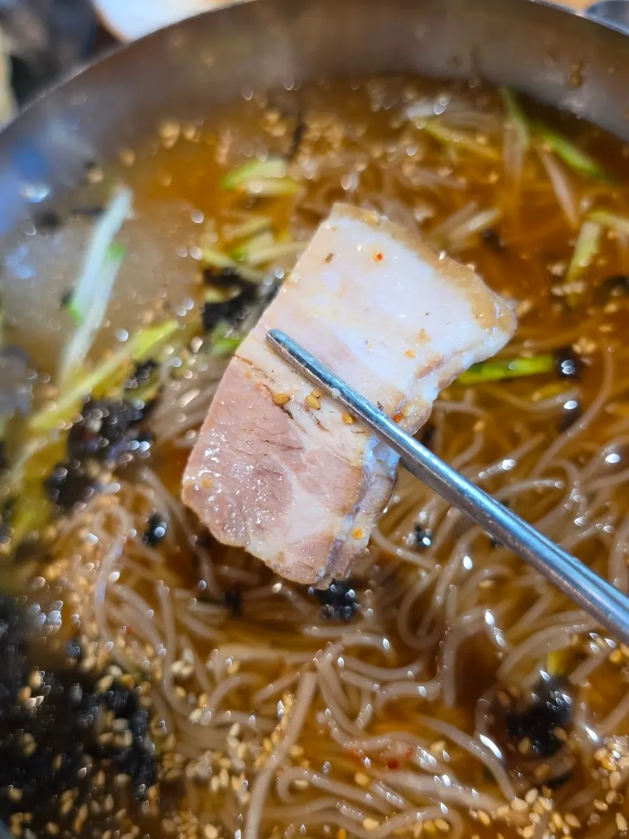 편육이 올라간 시원한 물막국수