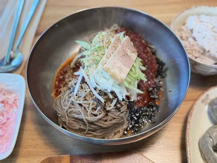 A full spread of tteokgalbi and makguksu at Myeongimong in Pocheon
