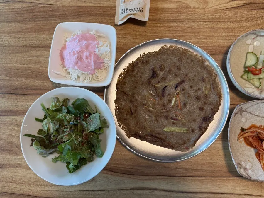 A spread of Myeongimong's basic banchan
