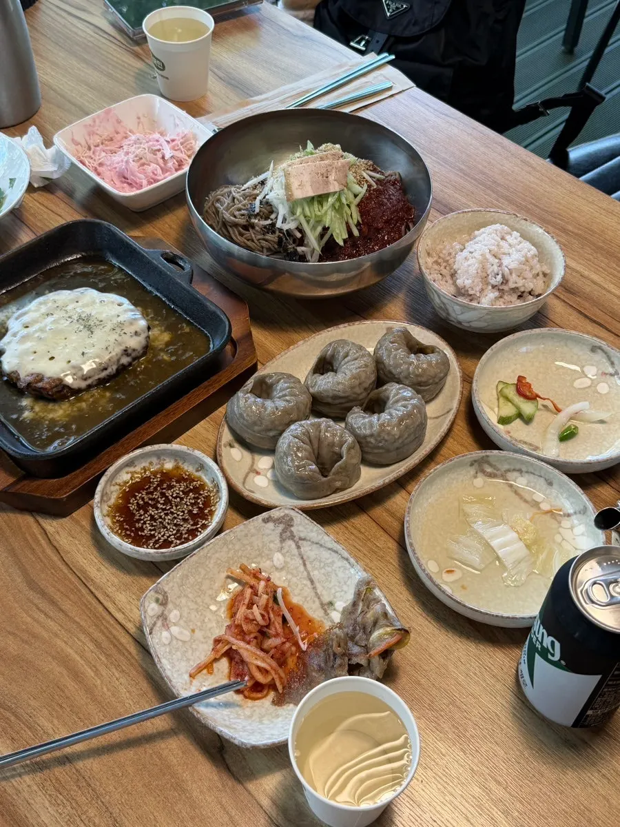 Myeongimong's outdoor table after the meal