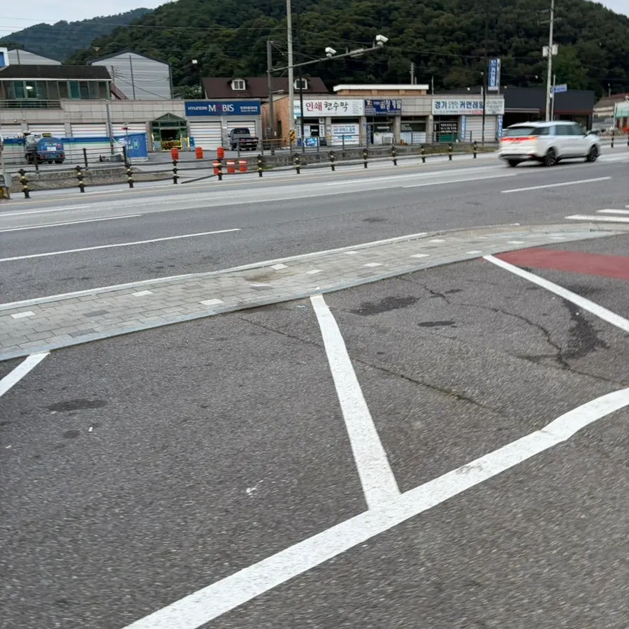 매장 앞 무료 주차장 모습